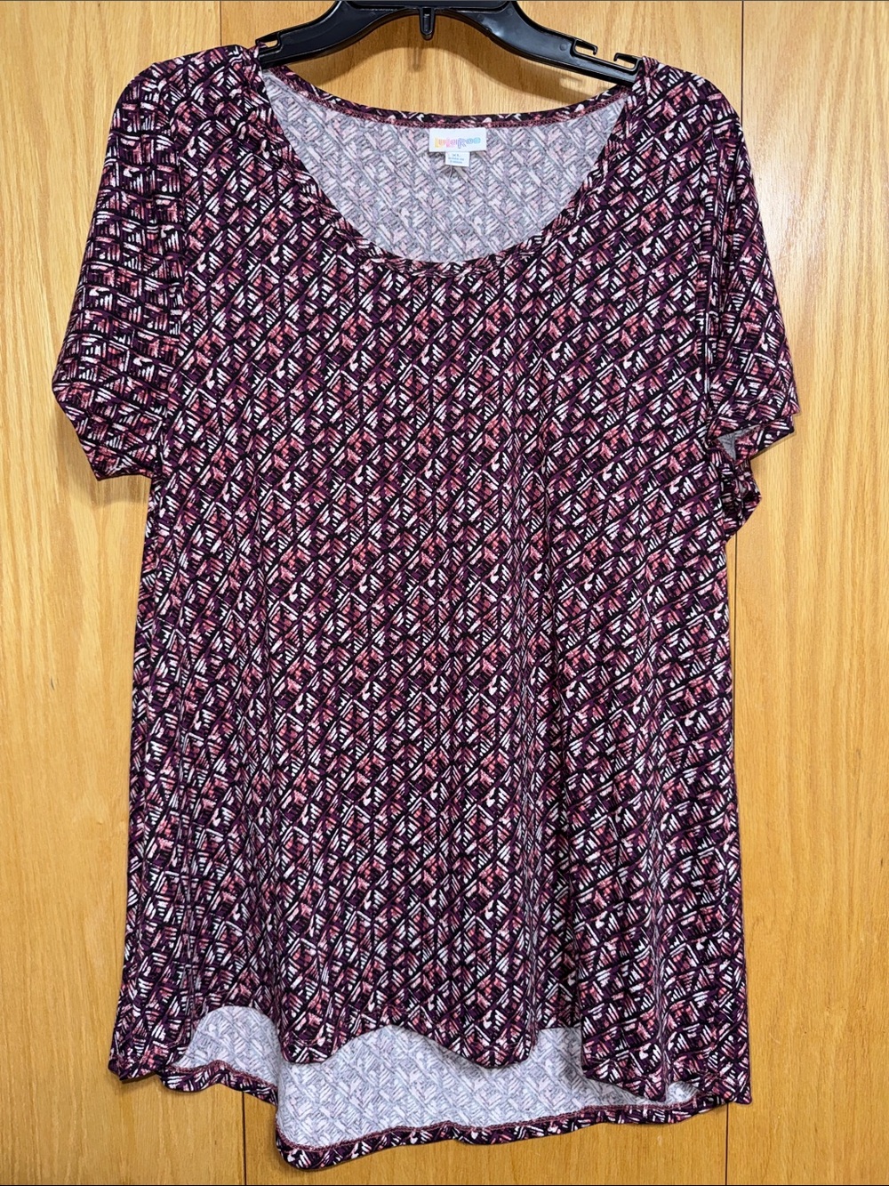 LuLaRoe Geometric Scoop Neck Tunic in Burgundy and Pink